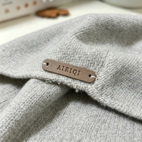 Écussons en cuir PU personnalisés avec logo, étiquettes écologiques thermosoudées pour chapeaux, accessoires de vêtements à coudre, vente en gros OEM, faible MOQ