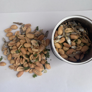 Délicieuses cacahuètes grillées mélangées à un peu de poisson séché, matières premières sélectionnées, emballage en vrac pour l'exportation, idéal pour les entreprises de snacks. - Product Image 3