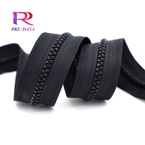 Haute qualité No.5 couleur résine vendre <span class=keywords><strong>au</strong></span> mètre sac <span class=keywords><strong>fermeture</strong></span> à glissière rouleau 5 # <span class=keywords><strong>fermeture</strong></span> à glissière en <span class=keywords><strong>plastique</strong></span> pour vêtements - Product Image 4