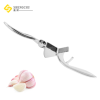 Vente en gros d'aide de cuisine en alliage de zinc multifonctionnel presse-purée à légumes manuel 2 en 1 presse-ail semoir à fruits