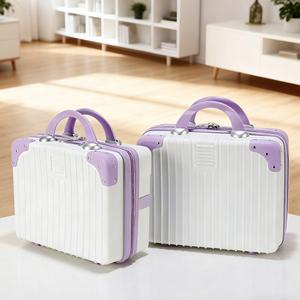 Trousse de maquillage carrée rétro légère, portable, avec fermeture éclair, couleur unie, design à rivets, idéale pour les voyages de loisirs - Product Image 4