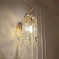 Applique murale LED en verre de fer de luxe de style moderne avec commande par interrupteur pour l'éclairage de la chambre à coucher, du salon et du couloir