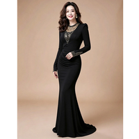 Robe longue sirène noire grande taille en mousseline florale à manches longues, froncée sur le côté, ornée de strass et de perles, idéale pour les invitées de mariage