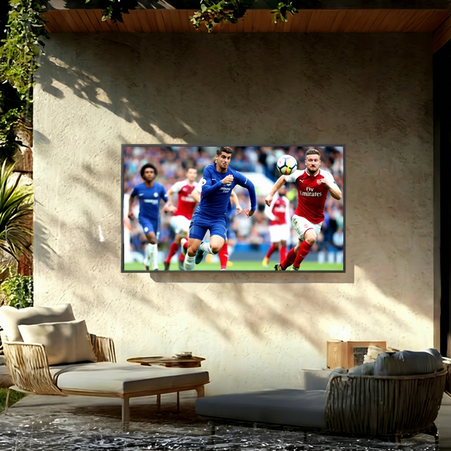 Hiseeview IP66 Waterproof 4K UHD Outdoor TV 2000cd/m Brightness 6mm Tempered Glass for Shopping Malls Retail Stores Graphics