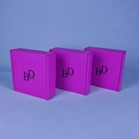 Boîtes en carton ondulé coloré, lamination mate, doublure en éponge, extra résistantes à la pression, matériaux recyclés, personnalisables
