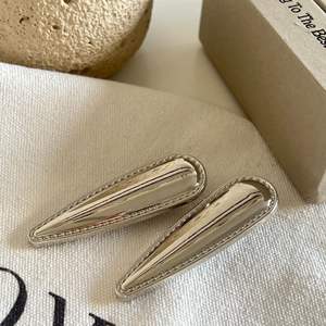 Pince à cheveux coréenne en métal plissé argenté brillant pour femme - Product Image 4