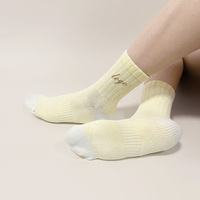 Chaussettes de sport en coton avec logo personnalisé, broderie antidérapante, compression tendance, chaussettes athlétiques pour hommes et femmes