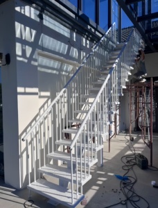 Rejilla de Acero Galvanizado en Caliente para Escaleras Exteriores, Escalones de Acero Industriales Modernos Personalizados - Product Image 2