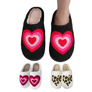 Chaussons de couple en forme de cœur pour la Saint-Valentin, écologiques, en peluche, antidérapants, cadeaux pour les couples et usage quotidien - Product Image 3