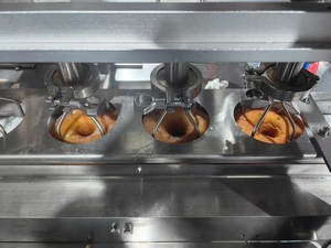 Yucho tự động Mứt kem <span class=keywords><strong>Donut</strong></span> điền Máy <span class=keywords><strong>Donut</strong></span> Croissant bánh mì phụ tùy chỉnh tiêm <span class=keywords><strong>Donut</strong></span> điền máy - Product Image 3