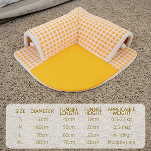 Lit tunnel pliable en peluche douce pour chat, design d'angle avec tapis amovible et lavable, et ensemble de jouets à plumes pour chatons d'intérieur - Product Image 2