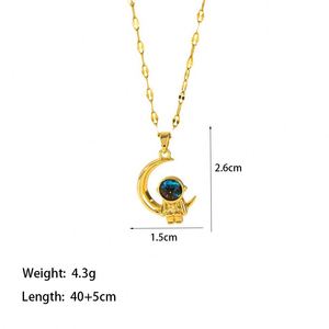 Collar Gargantilla de Acero Inoxidable con Colgante de Astronauta de Titanio Chapado en Oro, Sin Deslustre, con Diamantes Completos y Zirconia para Mujer - Product Image 4