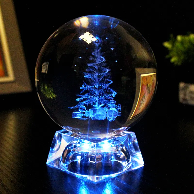 Offre Spéciale 3D Laser Cadeaux De Noël Gravure Clair Forme Ronde Cristal Artisanat Photographie Boule De Cristal Avec Base De Lumière LED