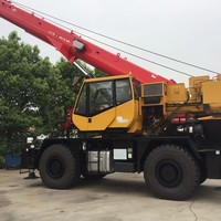 Grue tout-terrain robuste de 110 tonnes SRC1100T avec une hauteur de levage maximale de 74,5 m et une vitesse maximale de 30 km/h Vitesse de déplacement pour terrains difficiles