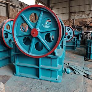 150*250 Broyeur mobile de gangue de charbon de galets de haute qualité Broyeur de mâchoire de granit de déchets de construction - Product Image 5