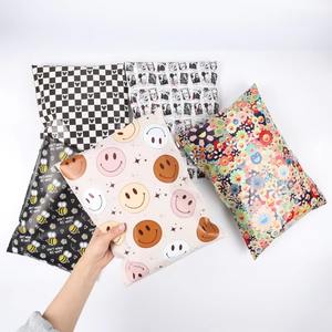 Fabricante biodegradable personalizado Poly Mailer compostable Polymailer envío embalaje <span class=keywords><strong>correo</strong></span> bolsa de mensajería de plástico para ropa - Product Image 3
