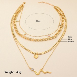 Collar de varias capas dorado con colgante de serpiente y corazón, cadena de aleación de zinc, joyería para mujer, pieza de moda. - Product Image 4