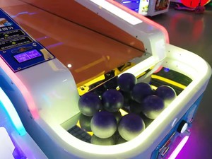 Máquina de Bolos Operada con Monedas, Máquina de Juego de Bolos de 3 Jugadores, Hecha de Plástico Resistente, Juego de Arcade de 3 Pistas <span class=keywords><strong>para</strong></span> Jugar en Interiores - Product Image 4