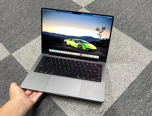 MacBook Pro มือสอง ขนาด 14.2 นิ้ว ปี 2023 รุ่น A2918 โน้ตบุ๊ก M3 8 คอร์ แรม 16GB SSD 1TB หน้าจอ Liquid Retina XDR ขนาด 14.2 นิ้ว - Product Image 2