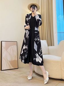 Abrigo plisado para mujer-Gabardina elegante estampada de moda de talla grande al por mayor-Se aceptan pedidos personalizados - Product Image 2