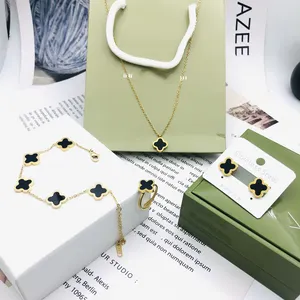 gelang lucky wanita Suppliers-Grosir Set Perhiasan Hadiah Gelang Kalung Bunga Keberuntungan Wanita Emas 18K Baja Tahan Karat