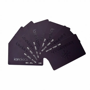 Biglietto da visita <span class=keywords><strong>UV</strong></span> Logo con codice QR ISO14443A programmabile 13.56MHz Mini Tag nero da visita personalizzato in PVC opaco completamente nero