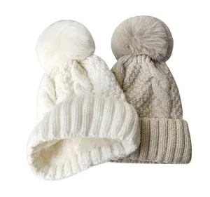 Bonnet d'hiver en tricot de haute qualité Bonnet tricoté à doublure douce avec boule POM Top