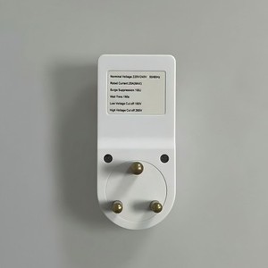 Regulador automático de voltaje de 20 amperios, monofásico, con enchufe de CA para protección de refrigeradores en Sudáfrica - Product Image 3