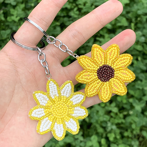 New Bohemian Fashion Daisy Beaded Keychain Sunflower Rice Bead Pendant Bag Accessory