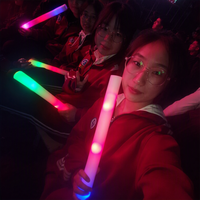 Bâton lumineux LED multicolore en mousse pour la vente en gros, bâton lumineux clignotant en éponge pour accessoires de bar et de cheerleading