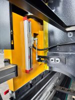 Presse plieuse hydraulique automatique CNC 40T 1300mm WUSVEK WE67K pour armoires et boîtiers en aluminium et acier au carbone Schneider