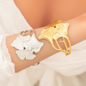 Pulsera de Hoja de Ginkgo para Mujer, Chapada en Oro de 18K, Acero de Titanio, Joyería de Regalo, Pulseras de Moda con Patrón de Planta SZ61121A - Product Image 1
