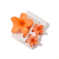 Juego de 3 Pinzas para el Cabello de Plástico con Diseño de Plumeria Hawaiana, 8 cm Grandes + 4 cm Pequeñas, Pinzas de Flor Tropical para Mujer, Uso en la Playa en Verano
