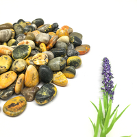 Vente en gros de pierres précieuses en cristal naturel poli bourdon abeille jaspe tête de culbute fluorite colorée pour la décoration de la maison et cadeau