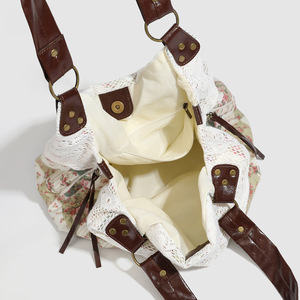 Sac bandoulière de luxe en polyester pour femme, fermeture magnétique robuste, compartiment pour téléphone et carte d'identité, capacité 1L, usage quotidien, vente en gros usine - Product Image 4