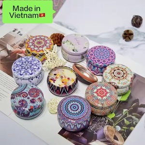 Vela de lata de cera de soja perfumada con flores secas de alta calidad para vacaciones Diwali Día del Padre Regalo perfecto para bares - Product Image 1