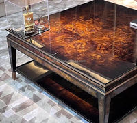 Table basse carrée en bois sculpté, style classique, design antique, luxe, placage de bois naturel, pour salon.