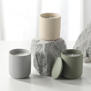Vente en gros de pots à bougies en céramique nordique personnalisés Bougies en <span class=keywords><strong>cire</strong></span> de soja biologique Bougies aromatiques de luxe émaillées mates avec couvercle - Product Image 1