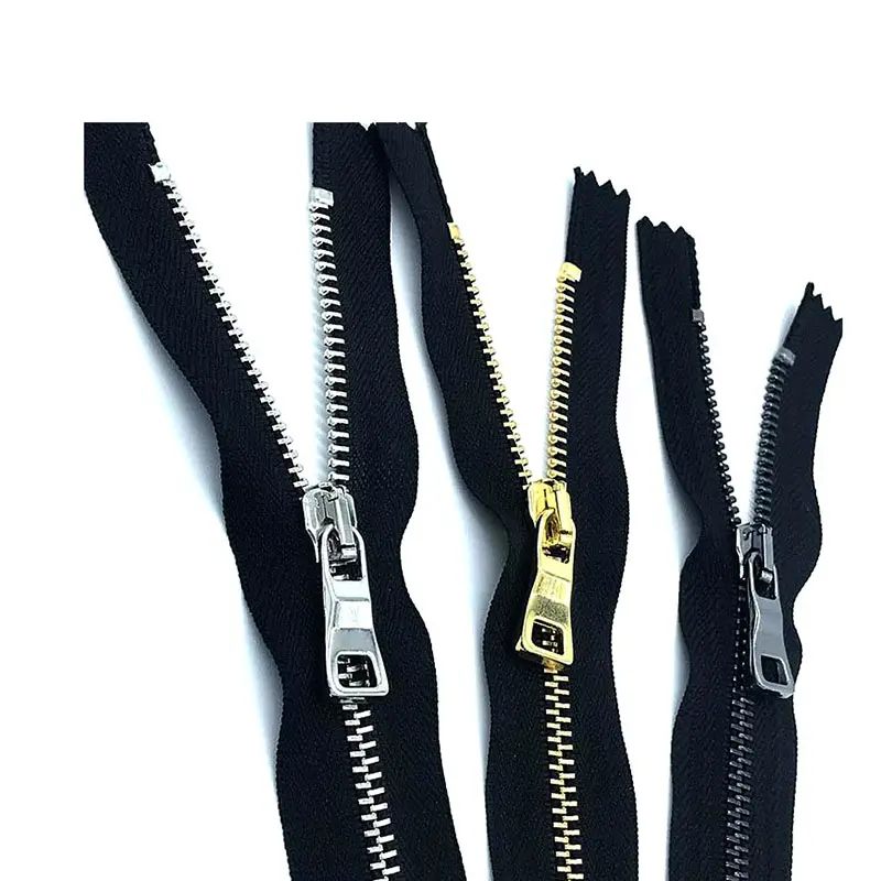 High Quality Plastic Zipper Pvc Zipper Roll 2023 Fashion 5# Custom Metal Teeth Shiny Silver Zipper For Garment