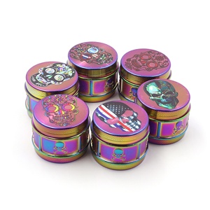 Broyeur à cigarettes en alliage <span class=keywords><strong>de</strong></span> zinc Joli Fantasy Color Skull 3 pièces, fabricant <span class=keywords><strong>de</strong></span> broyeurs personnalisés pour fumeurs - Product Image 1