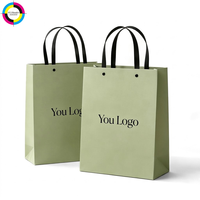 Sac shopping en papier couleur mate avec logo personnalisé, poignée en ruban noir, sac cadeau écologique pour petites entreprises