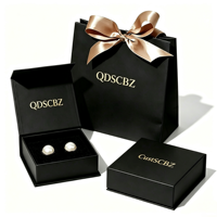 Maßgefertigte Schwarze Kunstpapier Wasserdichte Starre Schmuck-Geschenkboxen mit Schleifenknoten und Goldfolien-Logo für Ringe, Ohrringe und Anderen Schmuck
