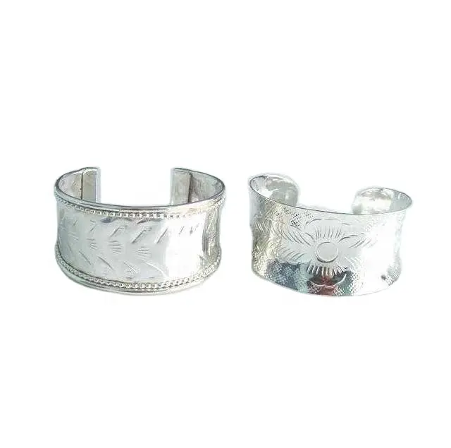 Bracciale in ottone placcato argento con motivi floreali incisi braccialetti e bracciali in ottone placcato argento