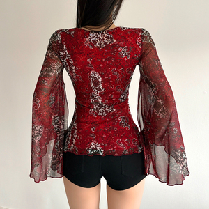 Top de malla con cuello en V y estampado digital Y2K para mujer, con mangas acampanadas, bloques de color y manga larga informal - Product Image 5