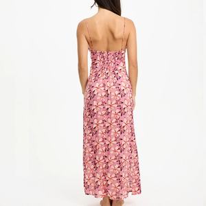 Robe maxi en rayonne douce à imprimé hawaïen personnalisée OEM avec bretelles élastiques et fente - Robe élégante et luxueuse à coupe ajustée - Product Image 3