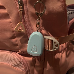 Nueva alarma personal de sonido seguro anti violación para mujeres protección de autodefensa llavero antiataque alarma de autodefensa recargable - Product Image 4