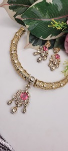 Jewellery set features a stiff gold-plated mesh hasli <b>choker</b> with pink and white stones Jewelry Sets - Product Image 4