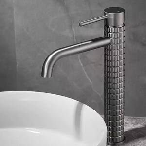 Grifo de baño de un solo orificio de latón de lujo, Cubierta dorada moderna equipada con mezclador de lavabo de cerámica de Hotel, grifo de agua de carrete de cerámica fría y caliente - Product Image 5