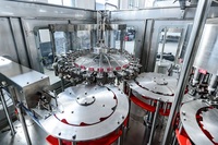 Machine de remplissage de boissons gazeuses avec eau gazeuse de jus gazeuse pour ligne de production de gaz Co2 boissons industrielles et gazeuses