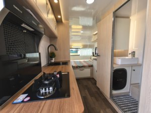 Équipement de <span class=keywords><strong>camping</strong></span>, remorque de <span class=keywords><strong>camping</strong></span>-<span class=keywords><strong>car</strong></span>, fabricant professionnel AL-KO, châssis durable, mobilier entièrement en aluminium - Product Image 5